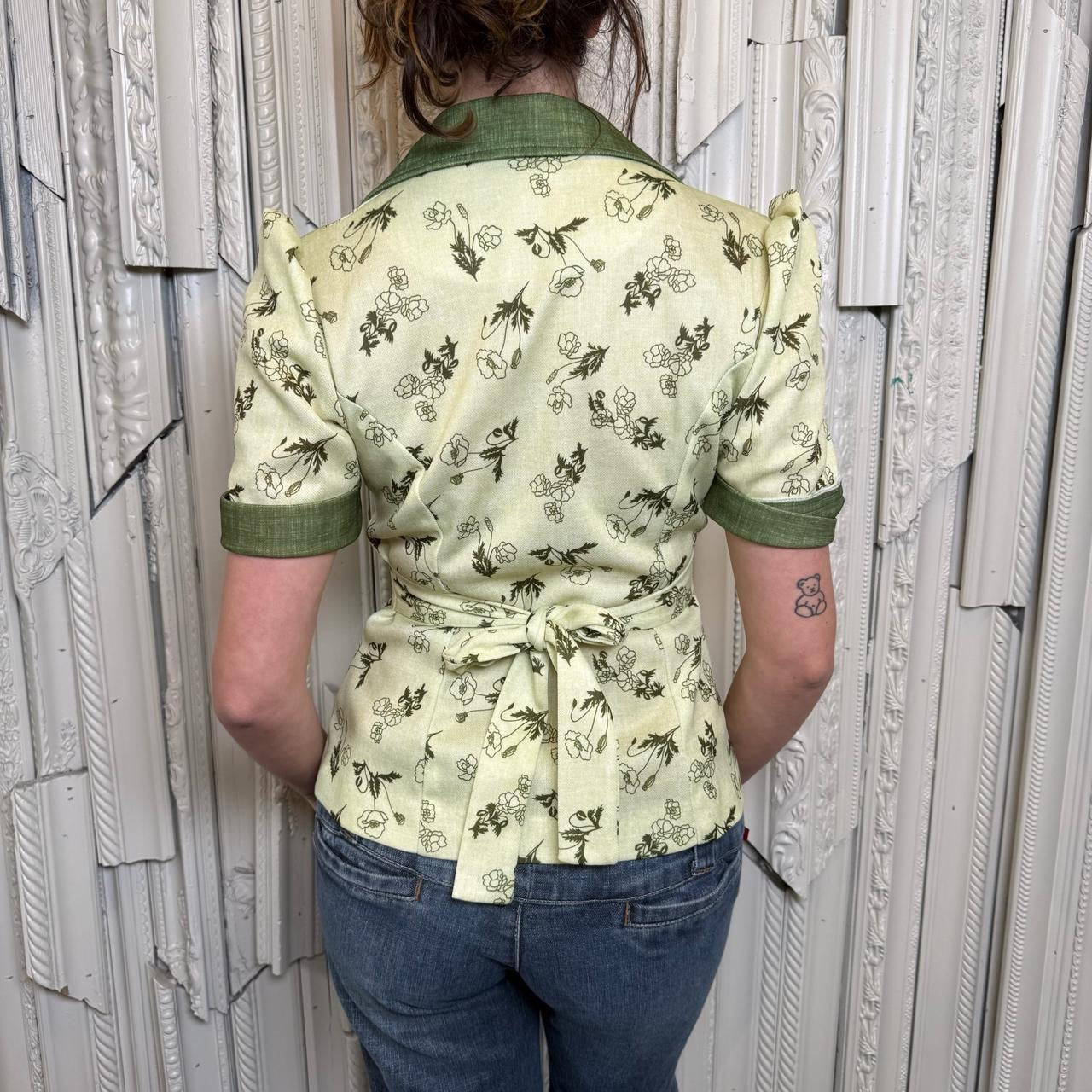 Vintage 60s/70s green floral print polyester collared button down blouse