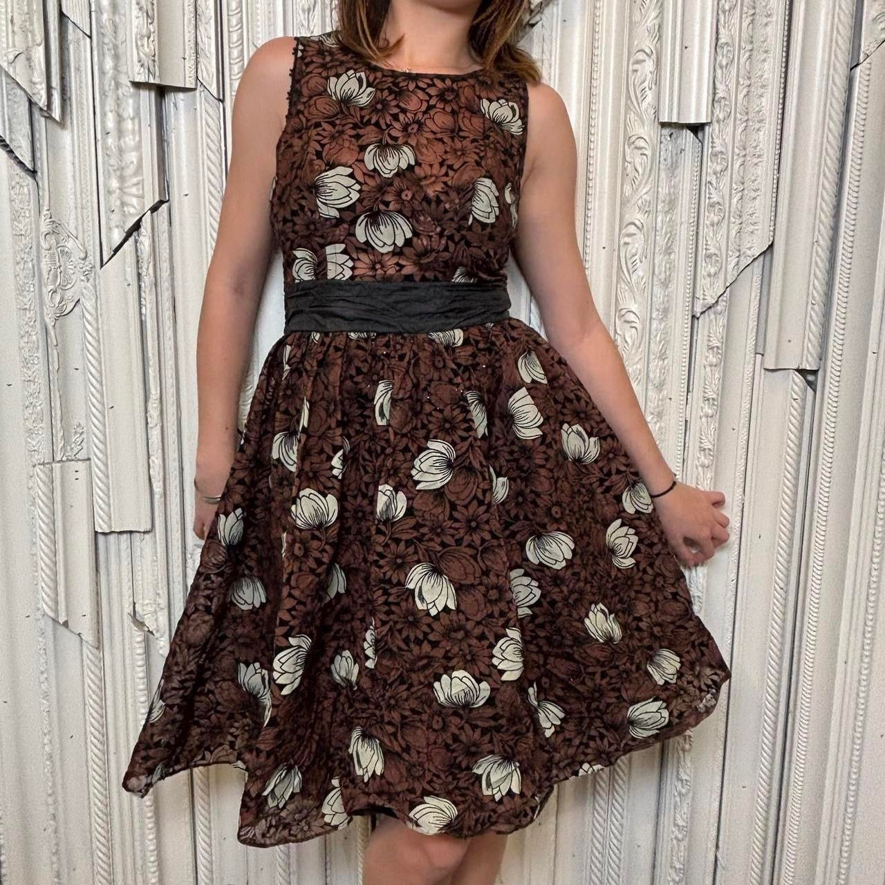 Vintage brown and white floral print knee length dress with ruching