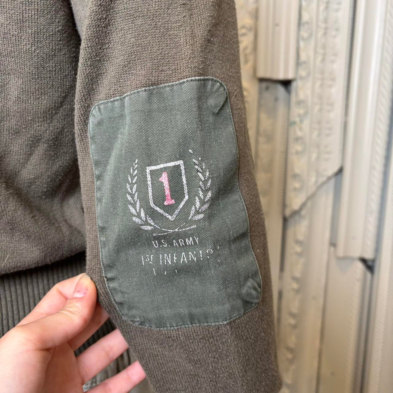 US Army 1st Infantry Division army green v neck pullover sweater