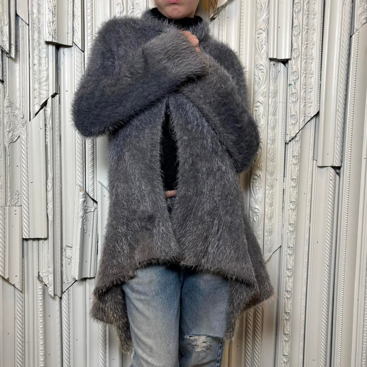 Escio grey acrylic/rayon blend knit sweater with asymmetrical hem