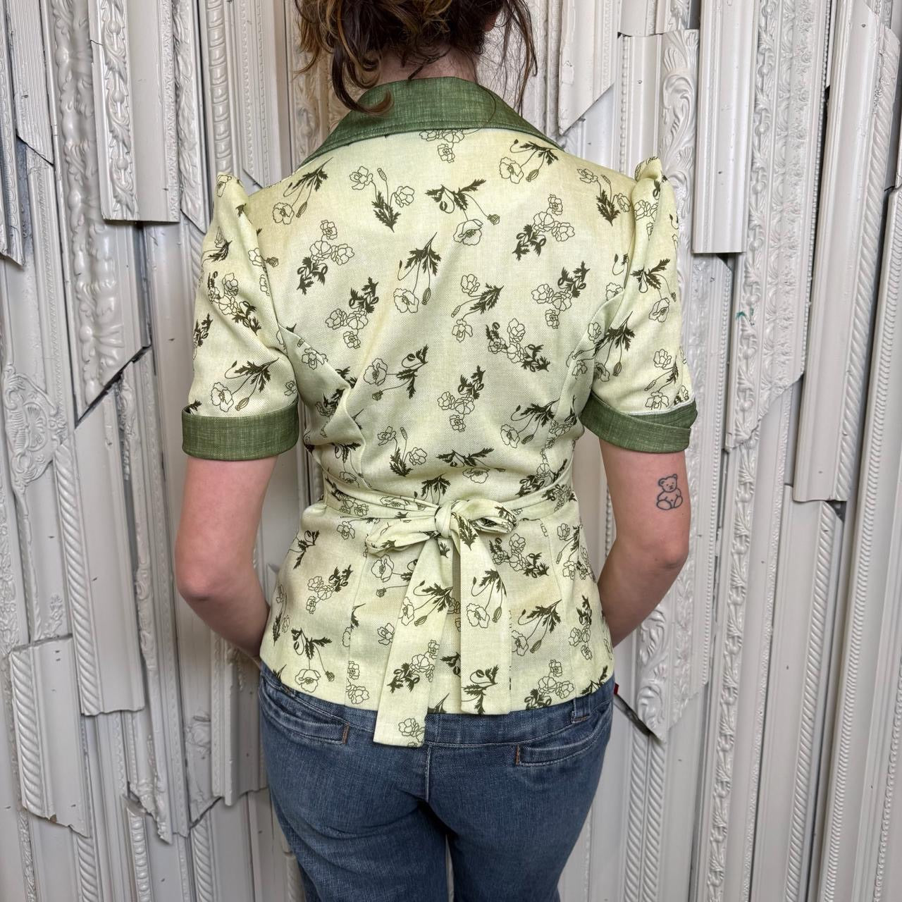 Vintage 60s/70s green floral print polyester collared button down blouse