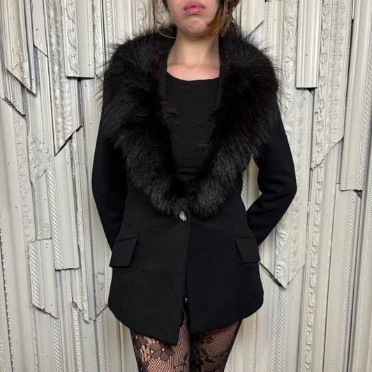 Junior Accent Union made black blazer with fur collar