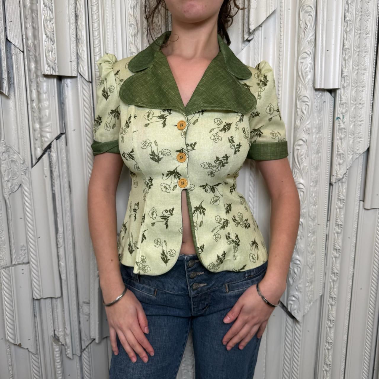 Vintage 60s/70s green floral print polyester collared button down blouse